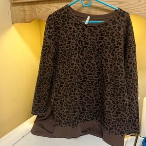Z Supply leopard Weekender. Size XS. Oversized fit. Excellent used condition.
